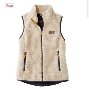 L.L. Bean Women's Mountain Pile Fleece sherpa Vest in cream - Like New sz M